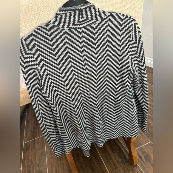 Trina Turk Cardigan - Picture 3 of 7